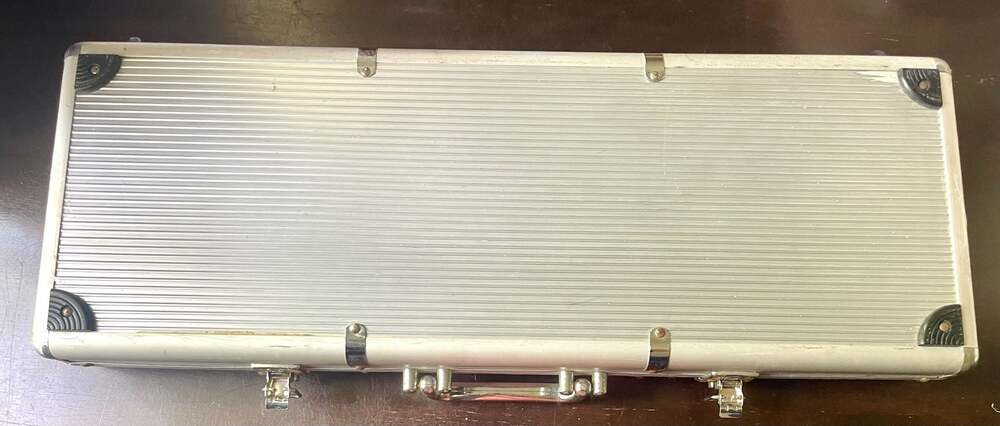 500-Piece Empty Aluminum Poker Chip Carrying Case with Velvet Lining